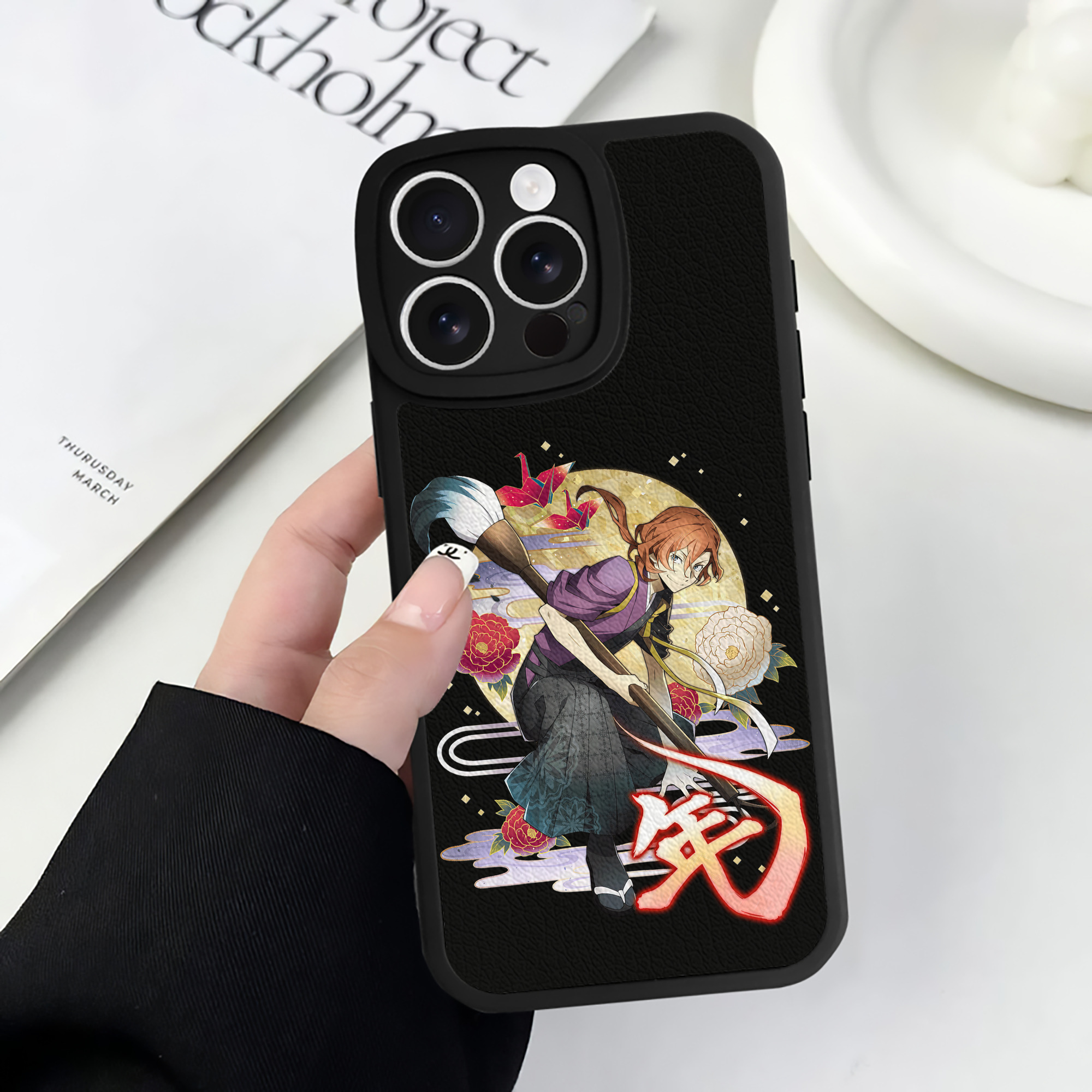 （画像用） 文豪ストレイドッグス Bungo Stray Dogs 【iPhone 16シリーズ対応】シリコンスマホケース（レザー調） 材質：シリコン